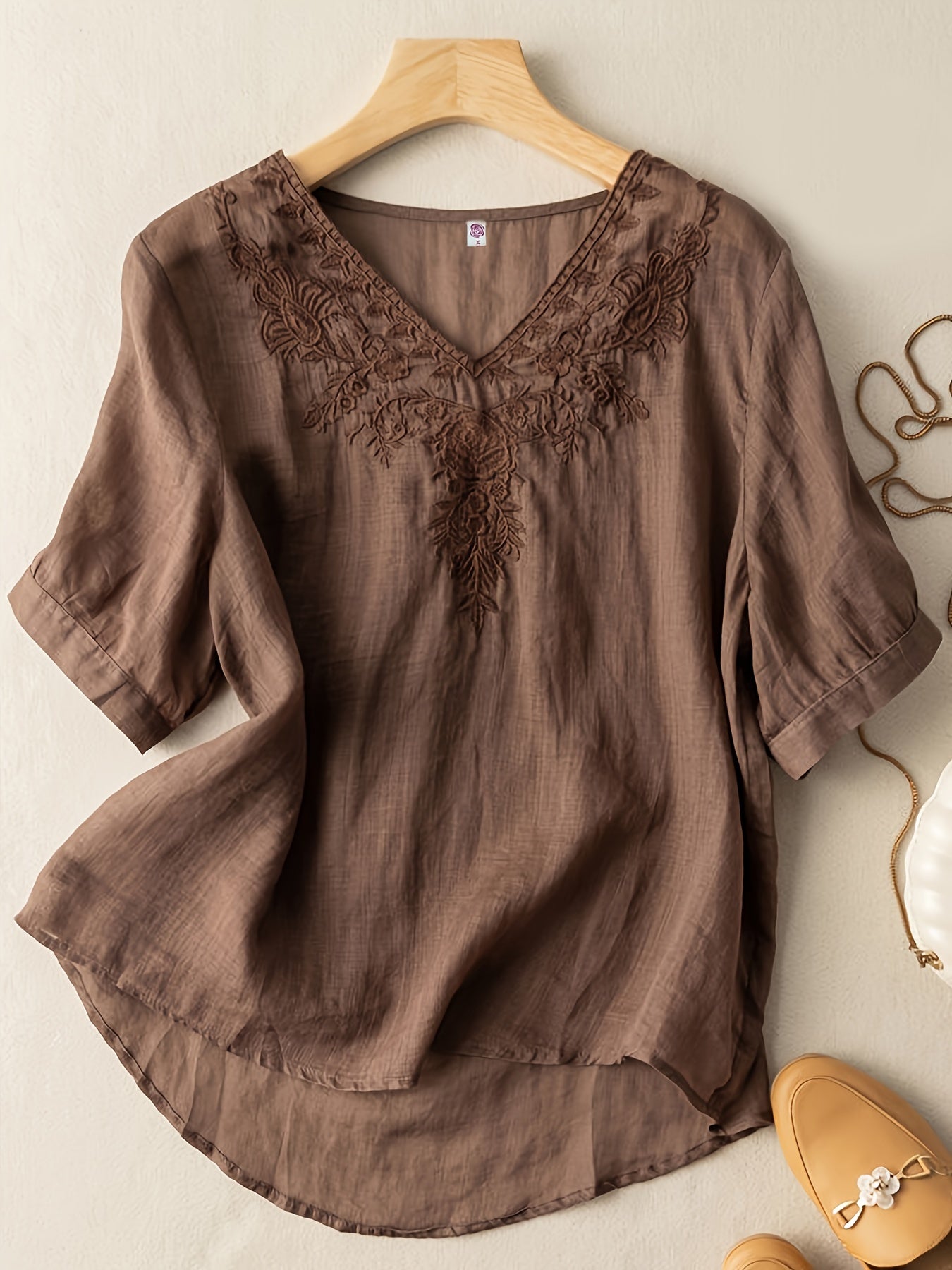 Flowy women's summer linen blouse with V-neck and casual style, featuring a relaxed fit and lightweight fabric.
