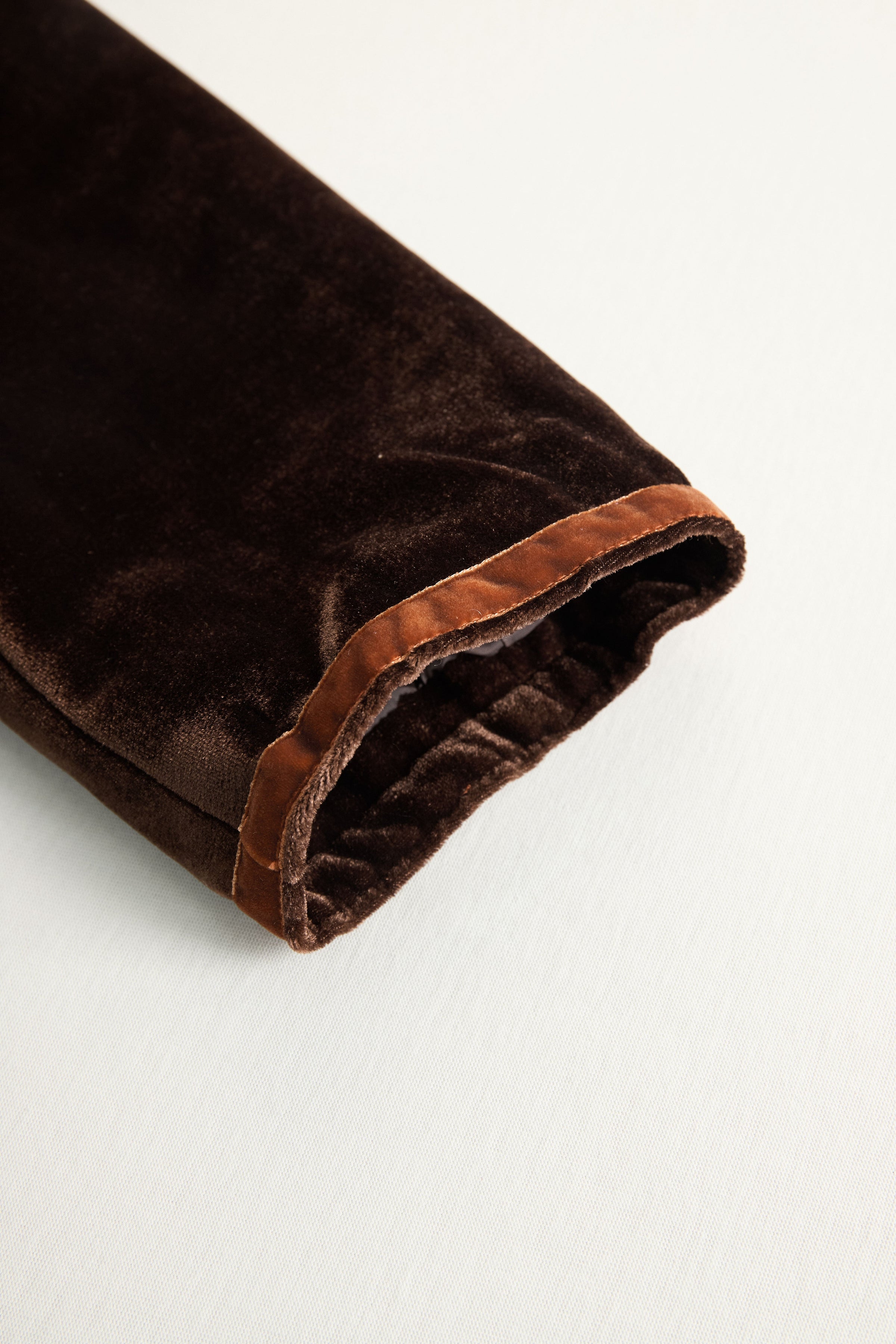 Brown velvet colour-block lapel coat with pockets, stylish women's coat featuring a chic design and button closure.