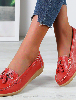 Orthopedic loafers for women, waterproof and non-slip, stylishly designed with cushioned soles for comfort and support.