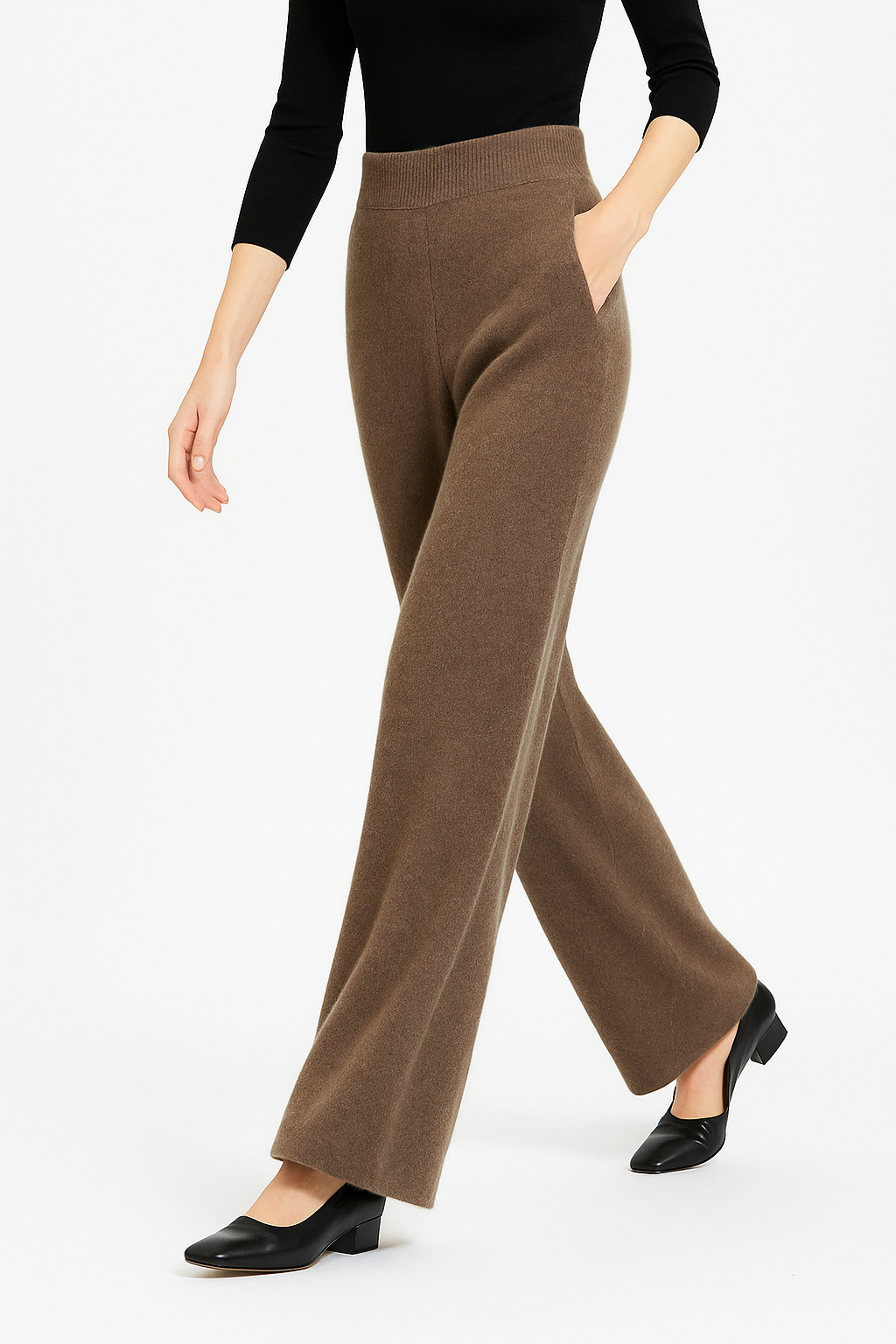 Women's loose pull-on joggers made from soft cashmere blend, stylish and comfortable pants for women.