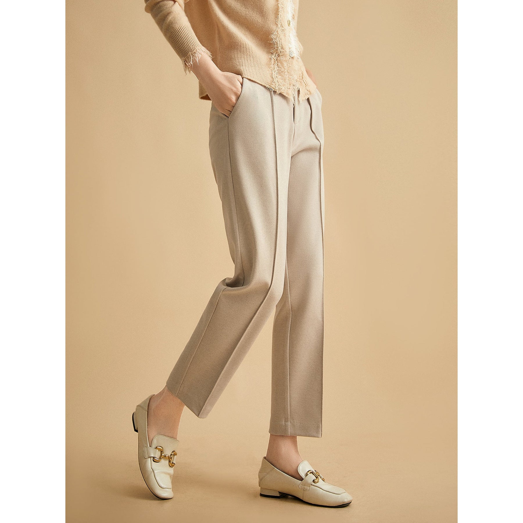Women's wool tapered trousers in grey, made from Merino wool, featuring a tailored fit and classic style.