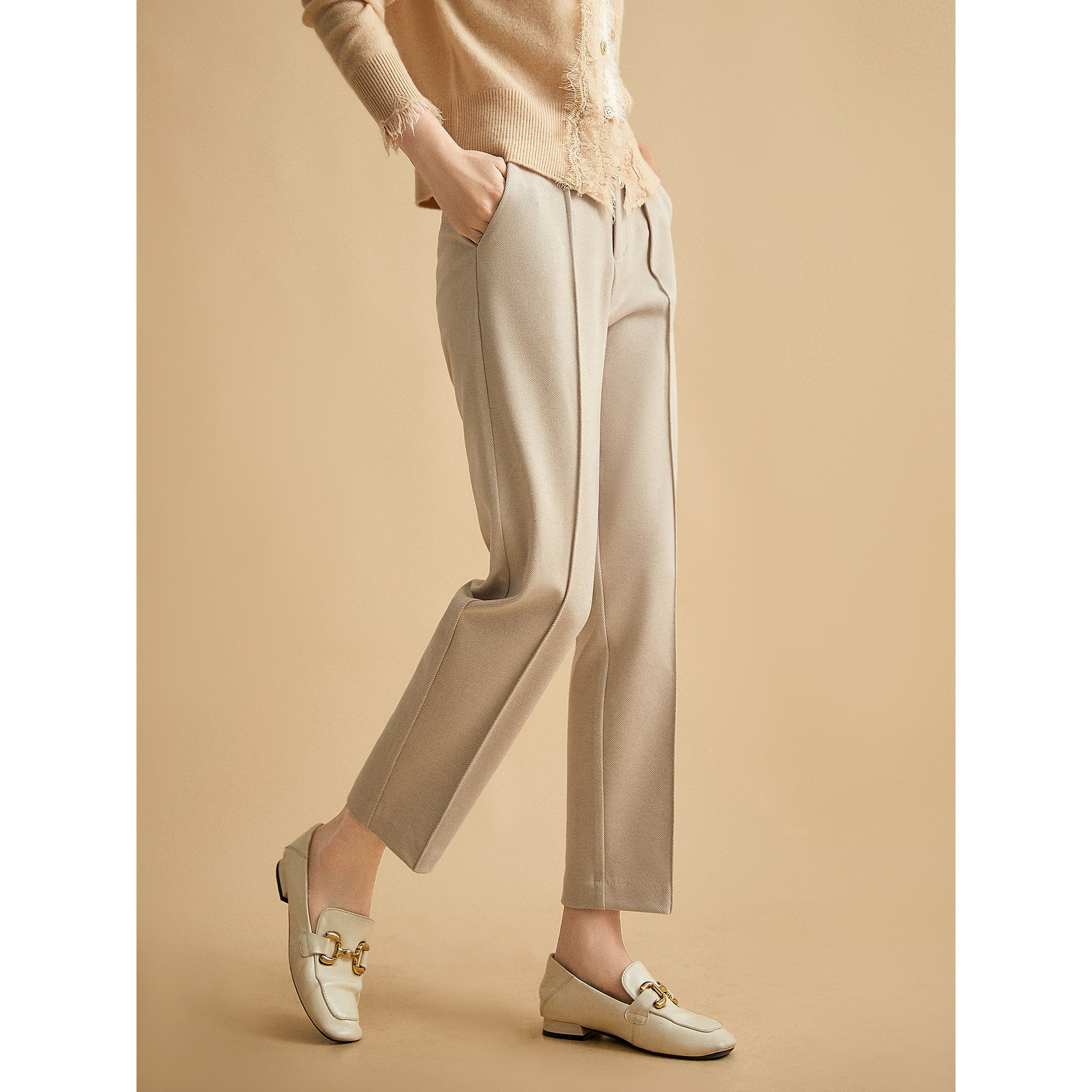 Women's wool tapered trousers in grey, made from Merino wool, featuring a tailored fit and classic style.