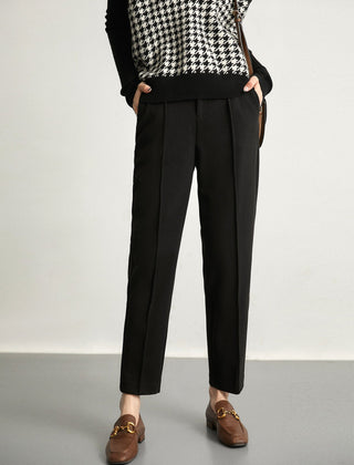 Women's wool tapered trousers made from merino wool, featuring a stylish fit and tailored design for everyday wear.