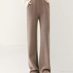 Women’s merino wool wide-leg joggers, stylish and comfortable pants with a relaxed fit and soft wool fabric.