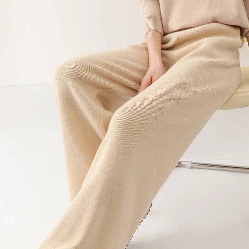 Women’s Merino wool wide-leg joggers, stylish and comfortable pants with a relaxed fit, perfect for casual wear.
