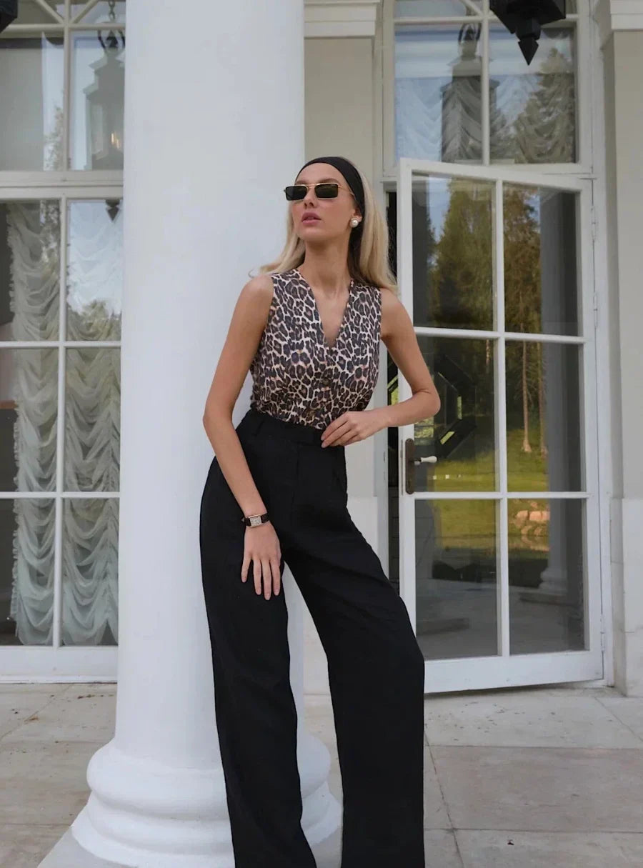 Women's high-waist wide-leg linen blend trousers, loose pull-on pants in neutral fabric, stylish and comfortable for everyday wear.