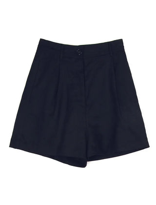 High-waist pleated linen shorts for women, tailored office pants in neutral fabric, featuring a comfortable fit and elegant design.