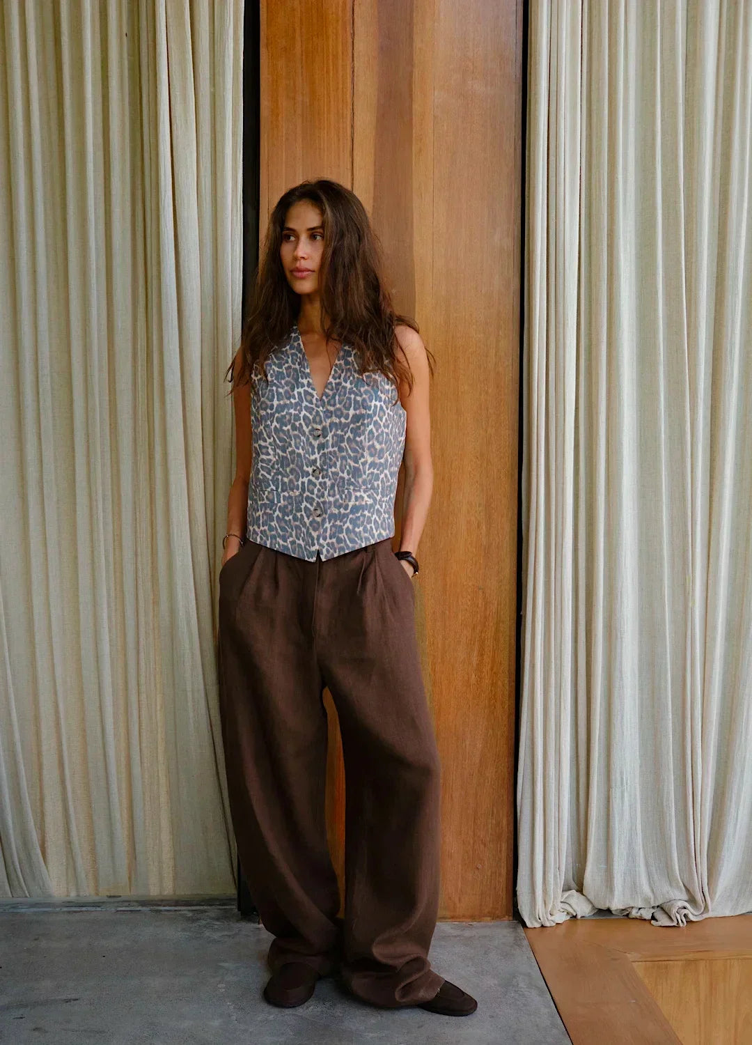 Women’s high-waist wide-leg linen blend trousers with a loose pull-on design, shown in a neutral color on a model.