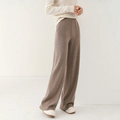 Women’s merino wool wide-leg joggers, stylish and comfortable pants with a relaxed fit, natural fiber for warmth and breathability.