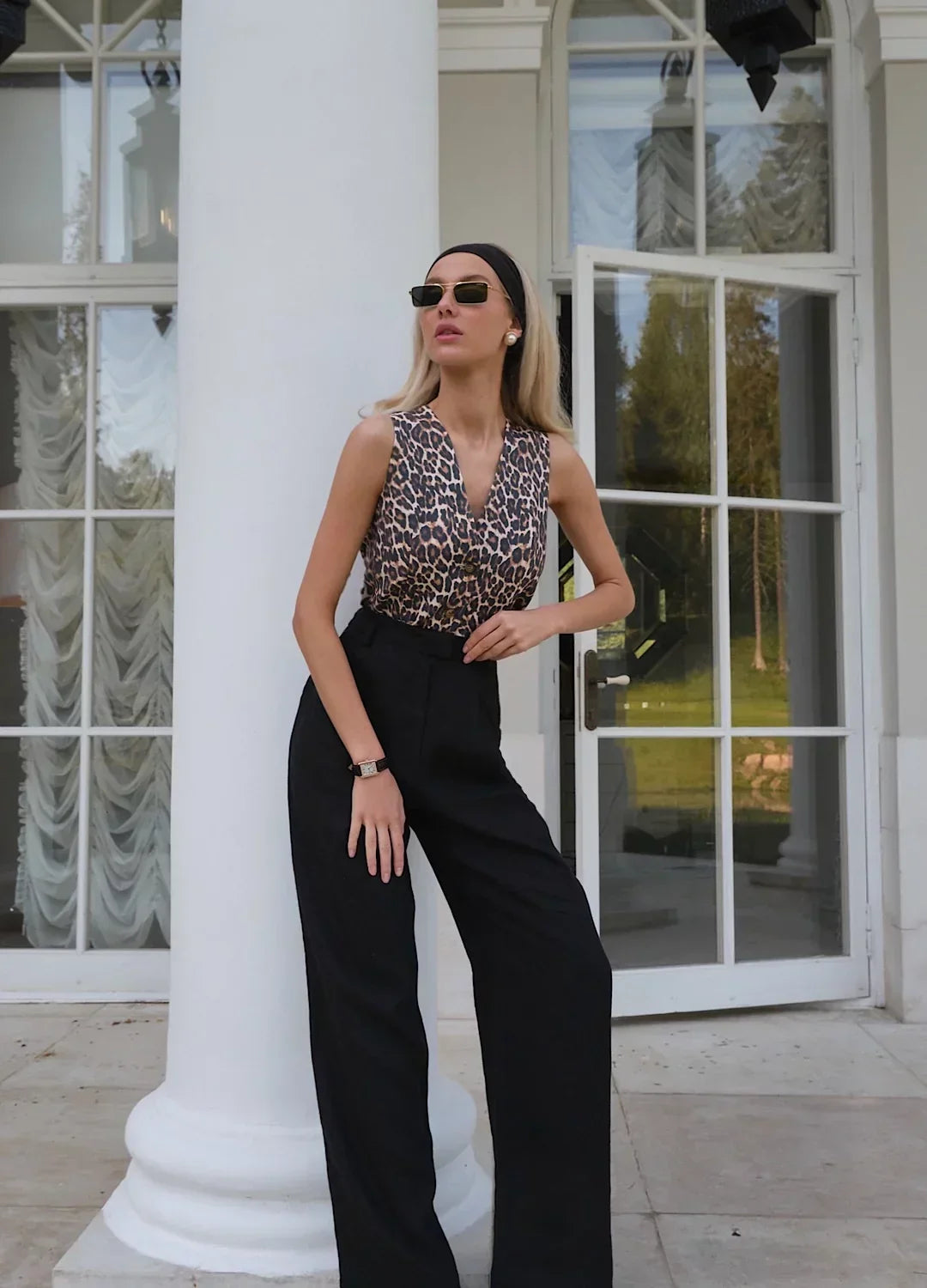 Women's high-waist wide-leg linen blend trousers, loose pull-on pants, relaxed fit, stylish and comfortable for casual wear.