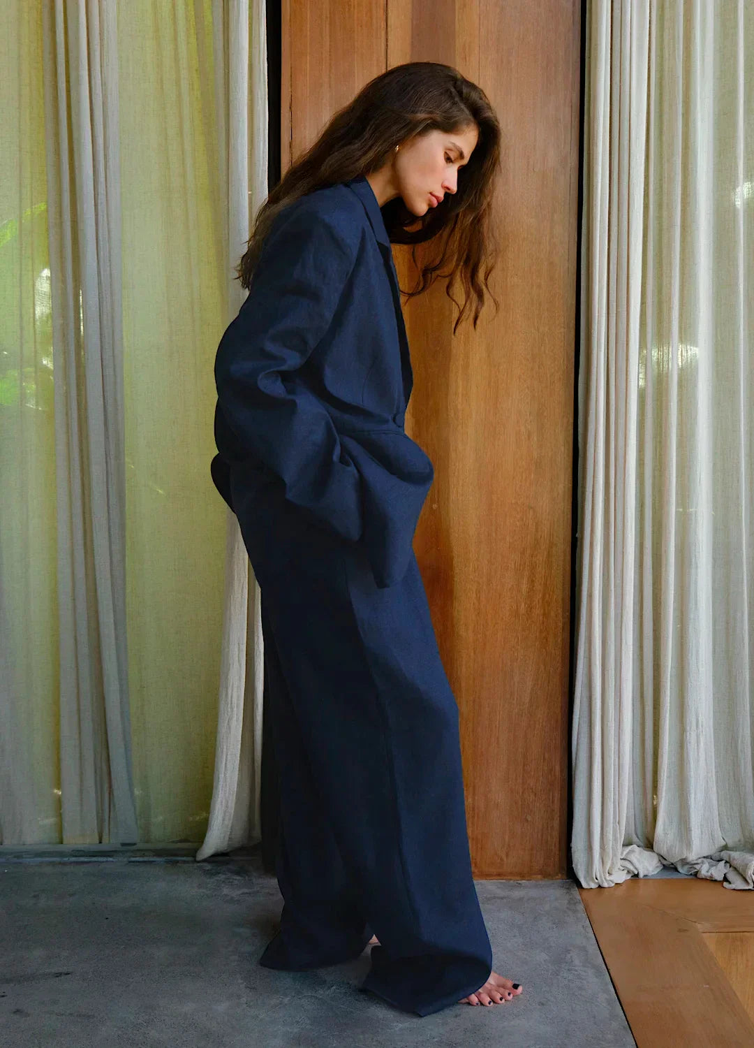 Women's high-waist wide-leg linen blend trousers, loose pull-on pants with relaxed fit and stylish design.