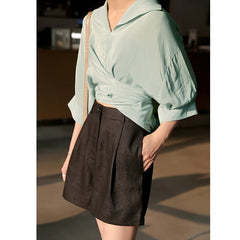High-waist pleated linen shorts for women, tailored office-style pants with a relaxed fit and breathable fabric.