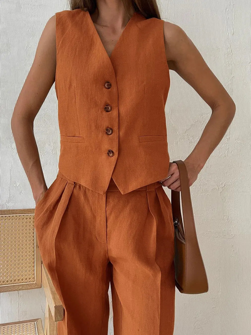 Women’s white wide leg linen trousers with high waist, stylish and comfortable pants for casual or summer wear.