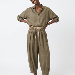 Tapered linen trousers for women with a loose, pull-on style, featuring a relaxed fit and lightweight fabric for comfort.