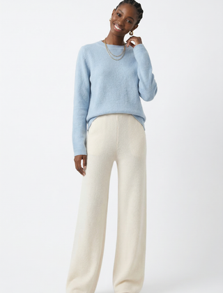 Wide-leg merino wool joggers for women, stylish and comfortable pants, featuring soft, high-quality wool fabric.