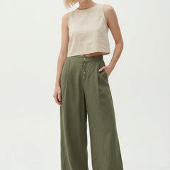 Women’s knit wide-leg elastic-waist trousers, loose pull-on pants in soft fabric, perfect for comfortable casual wear.