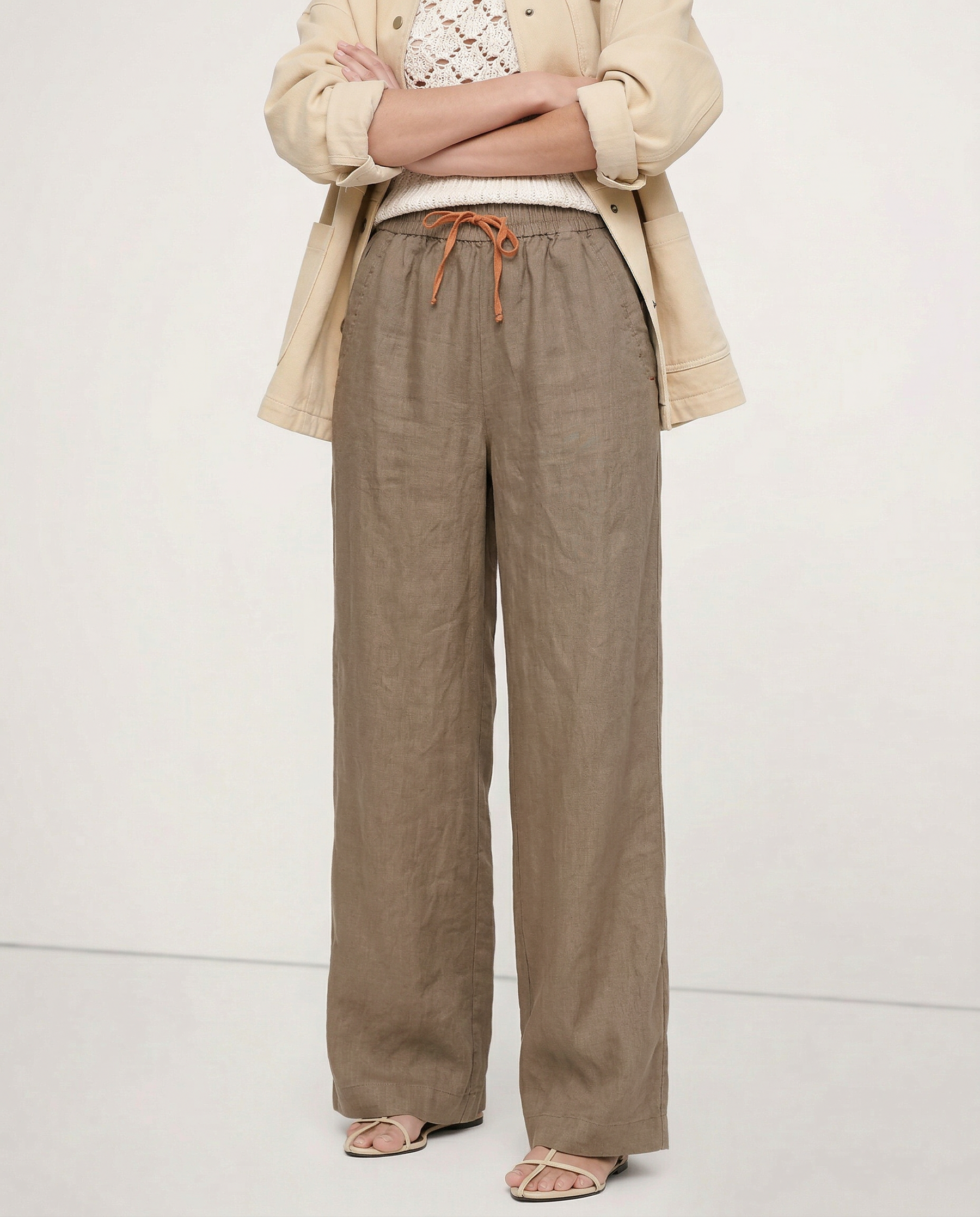 Women’s linen wide-leg drawstring trousers featuring a relaxed fit, soft fabric, and loose pull-on style for comfortable wear.