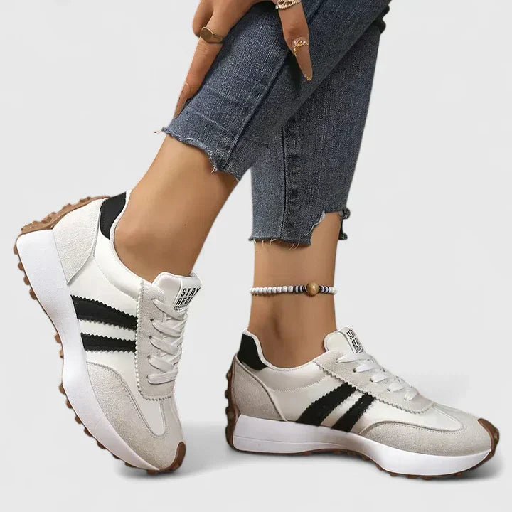 Orthopedic women's sneakers with cushioned insoles and supportive design, ideal for comfortable everyday wear.